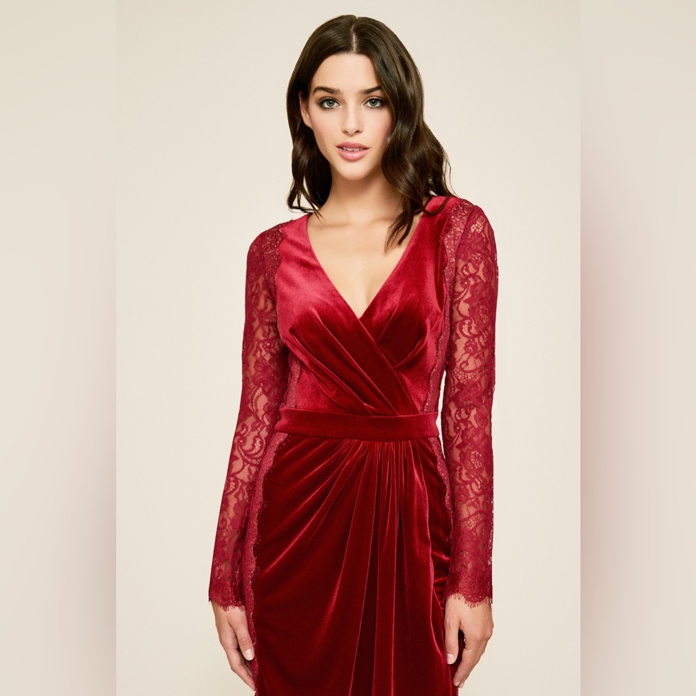 NWT Tadashi Shoji MOLIN Size 14 Lace Long-sleeve Velvet Dress Red Femme Fatale
